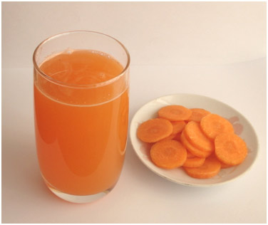 自制的胡萝卜汁：色彩鲜艳，口感甜绵